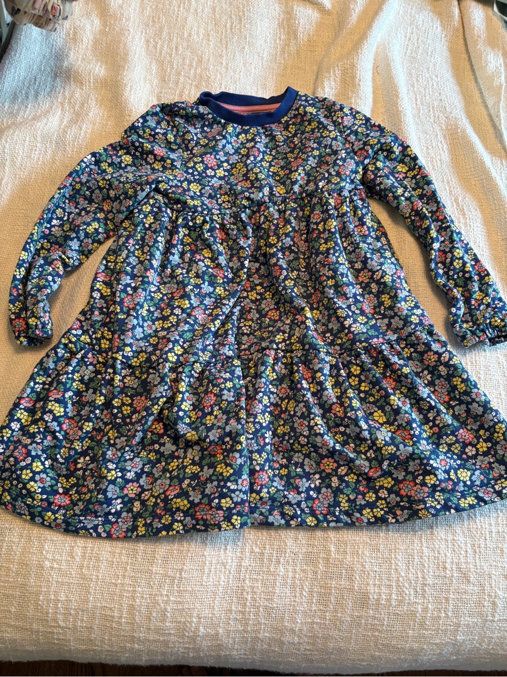 Mini Boden Girl’s Navy Floral Crewneck Dress size 4-5 pockets